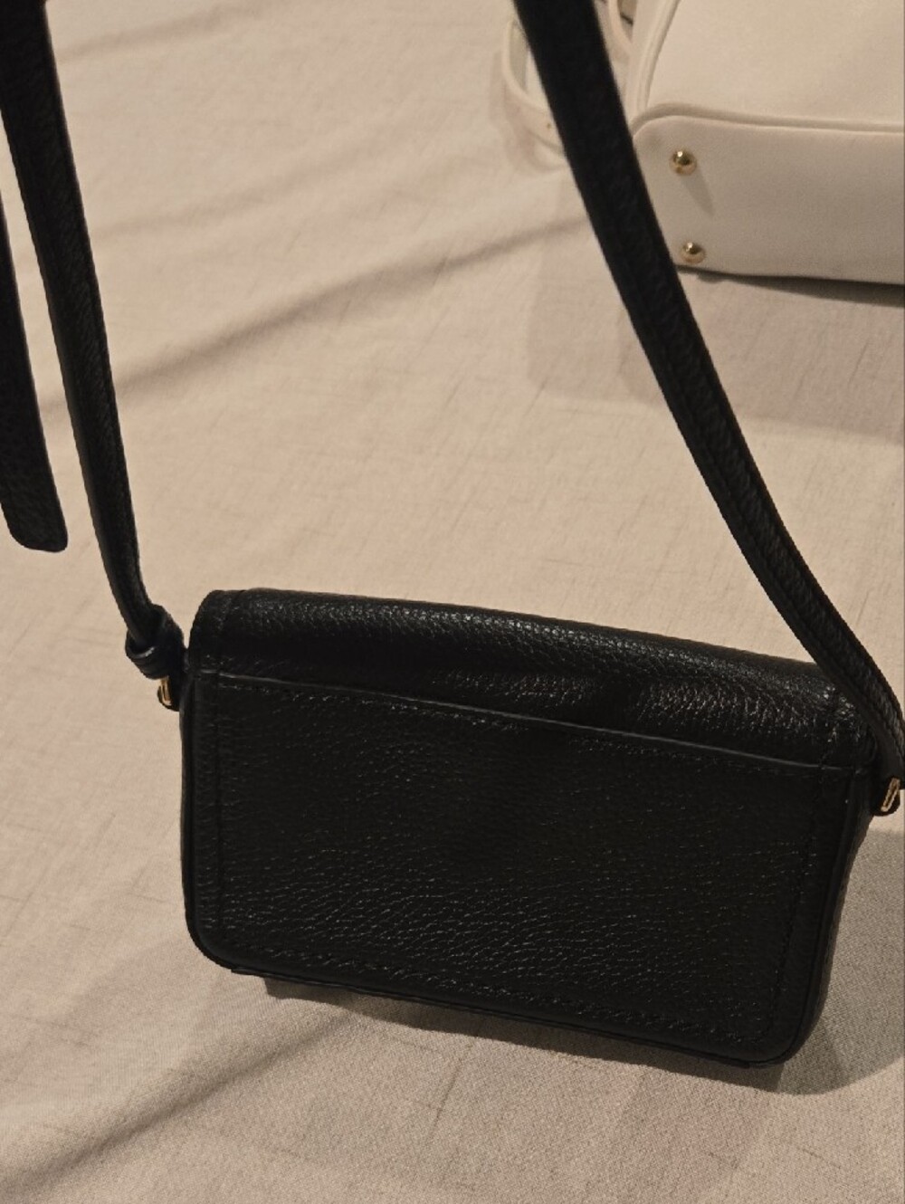 Marc Jacobs Black Pebbled Leather Crossbody Bag with Gold Logo - Picture 5 of 5